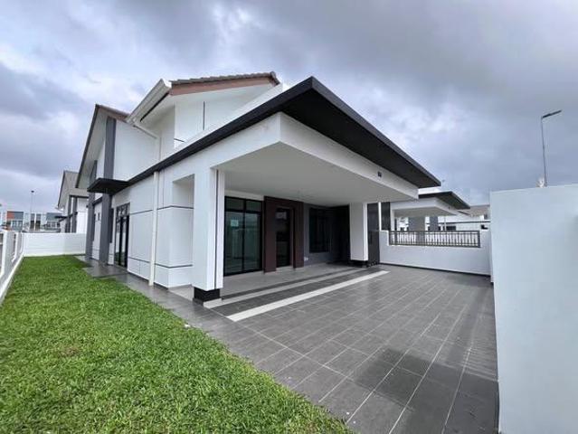 Arcela SemiD Bandar Putra Kulai 5BED Huge land Guarded