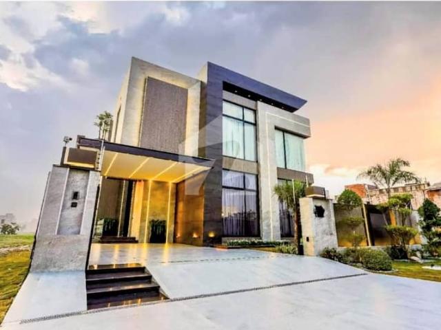 Architectural masterpiece! Stunning 1 kanal house for sale in dha phase 7