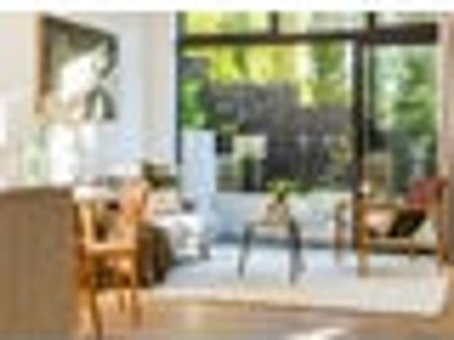 Architectural Excellence in Prime Fringe Location