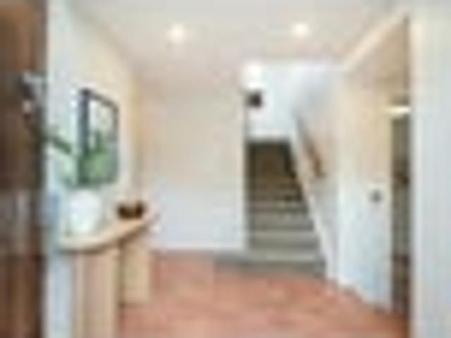 Architectural Warmth Meets Family Flexibility