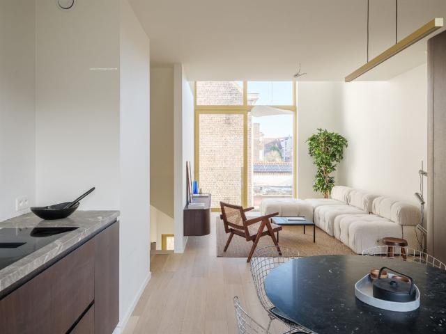 Architecturale nieuwbouw ‘townhouse’ met zicht op het water en meerdere terrassen