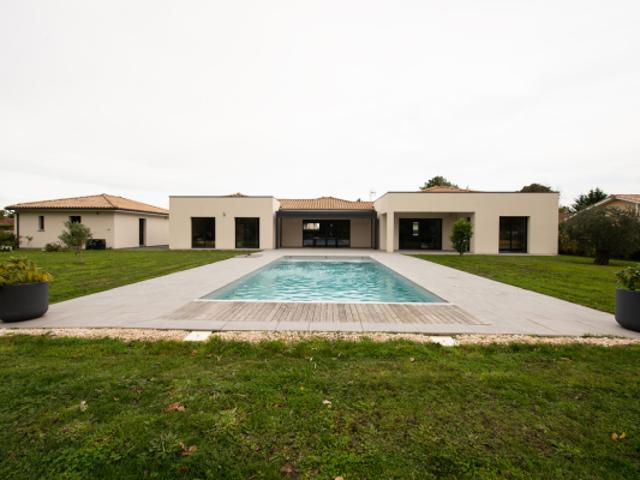 ARCHITECTURE CONTEMPORAINE 2020 MAISON AVEC PISCINE ET GARAGE DOUBLE