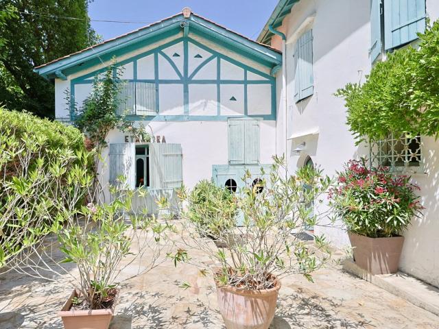 Architecture authentique 1800 une maison de famille 390m² Arbonne