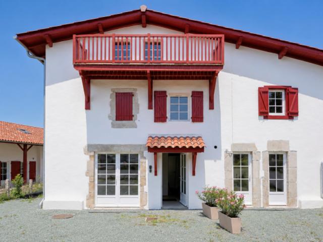 Architecture authentique loft en duplex avec terrasses et jardinet
