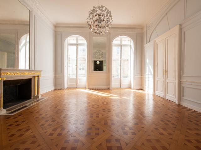 ARCHITECTURE HAUSSMANIENNE 1800 APPARTEMENT DE RECEPTION