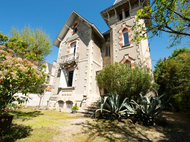 ARCHITECTURE RÉGIONALISTE 1900 Villa non mitoyenne à rafraichir