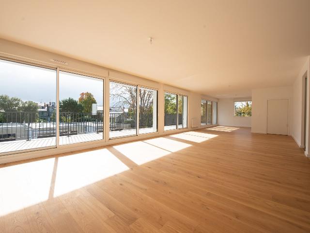 Architecture Valorisée 1970 Rooftop Avec Terrasses Et Par. 164m² Bordeaux