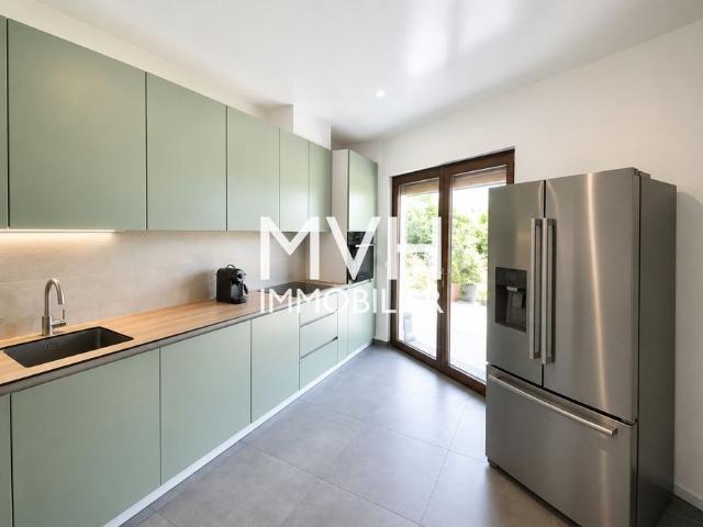 Architect's villa 9 rooms in a green setting