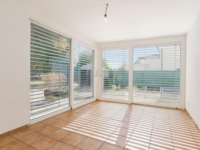 Architekten Doppelhaushälfte mit Stil, Garten & Großzügige Terrasse im Obergeschoss