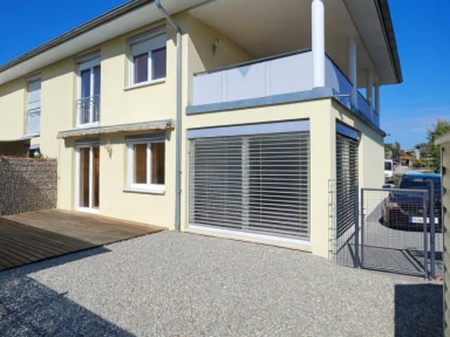 Architekten Doppelhaushälfte mit Stil, Garten & Großzügige Terrasse im Obergeschoss
