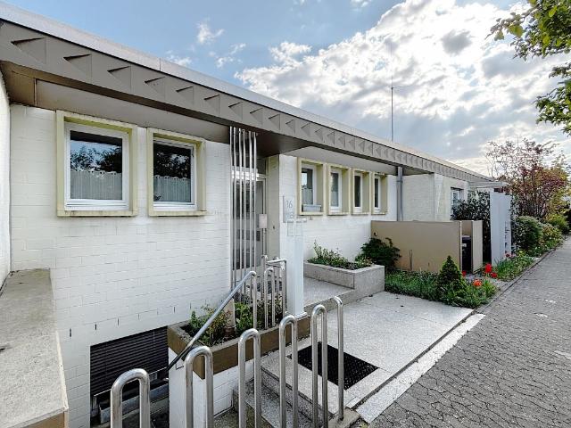 Architektenbungalow + Einliegerwohnung + separate Büroeinheit in Feldrandlage von DA Arheilgen