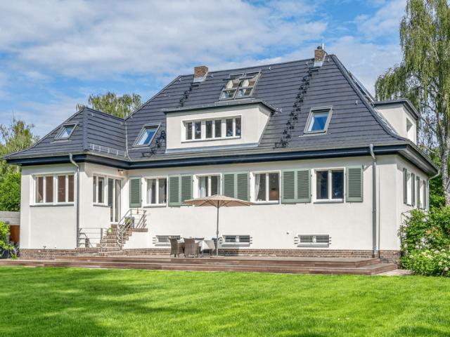 Architektenjuwel in Wassernähe: Einzigartiges Wohnen auf ca. 1.800 m2 Traumgrundstück