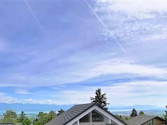 Architektenvilla mit 100 m² großer Terrasse und Panoramablick auf den See, nur 10 Gehminuten vom Zentrum von Arzier entfernt