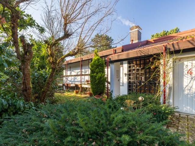 Architektonisch außergewöhnliches Einfamilienhaus in absolut ruhiger Wohnlage von Baden Baden/Balg
