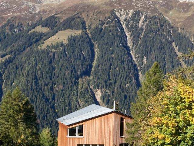 Architektonisch herausragendes Einfamilienhaus an erstklassiger Panoramalage in den Schweizer Alpen ein Zweitwohnsitz mit Wohnkomfort und Weitblick