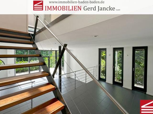 Architektonisch reizvolles Einfamilienhaus in begehrter Höhenlage von Baden Baden