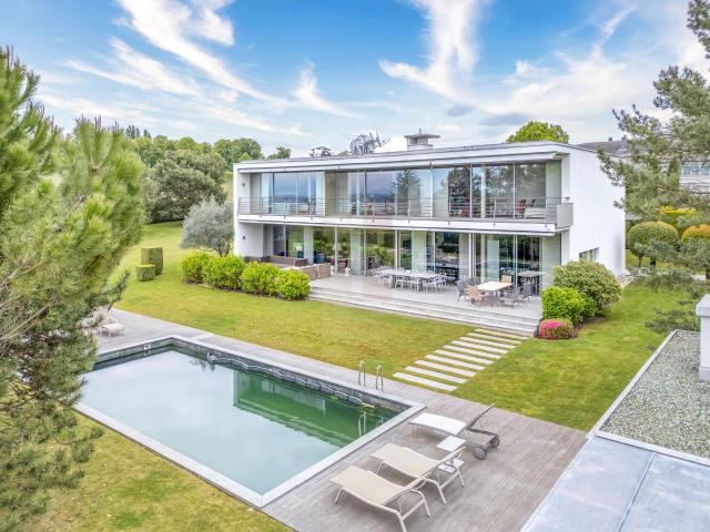 Architektonische Villa in Cologny mit Pool und Seeblick
