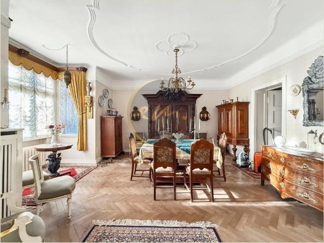 Wer Altbau mag, wird diese Villa lieben: Reformarchitektur, großer Garten Altbaudetails weitestgehen