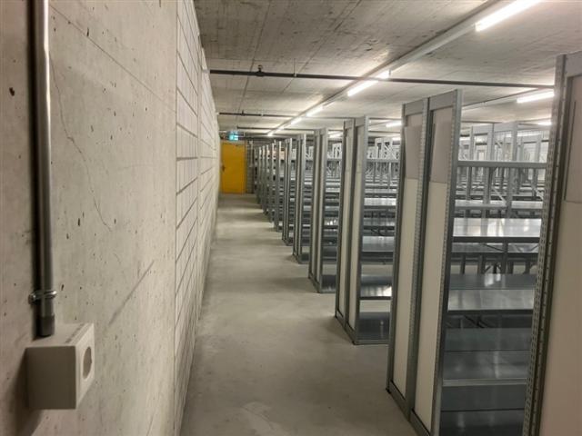 Archiv /Lagerfläche mit Regalen zu vermieten