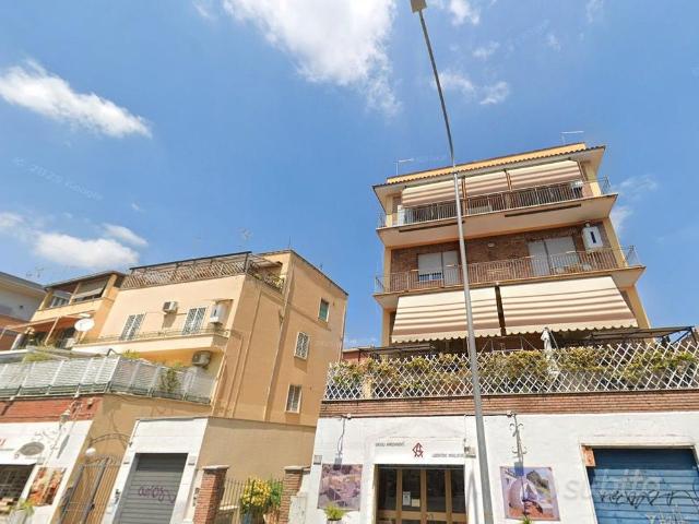 ARCO DI TRAVERTINO GRAZIOSo TRILOCALE ARREDATO