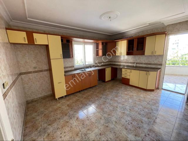 Arda’dan Mersin Mezitli Viranşehir’de Site İçi Geniş 3+1 Kiralık