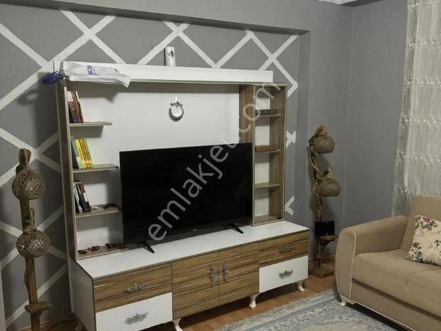 Arda Emlak Ofisi'nden Ayşekadın File Market Yakını Ara Kat Bakımlı Daire