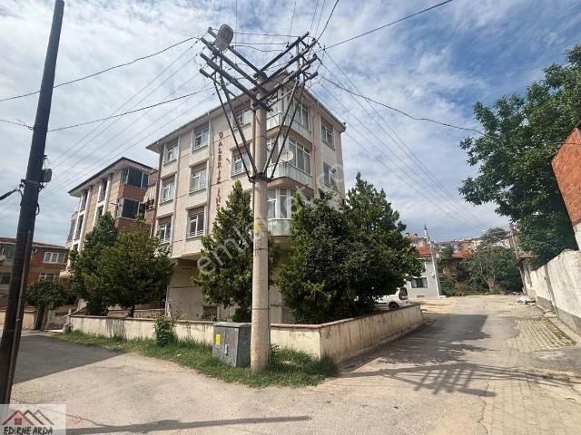 Arda Emlak Ofisinden Ayşekadın Yakını Ara Kat Kapalı Balkonlu Daire