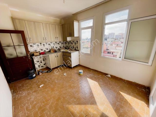 Arda'dan Mersin Yenişehir Barbaros'da Kiralık Geniş Ferah 3+1