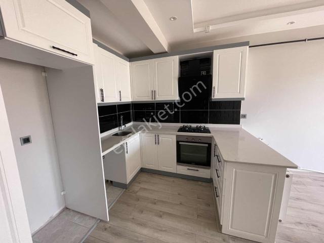 Ardadan Mersin Mezitli Akdeniz Mah'de Geniş Site İçi Kiralık 1+1