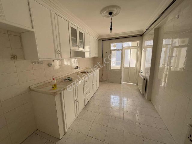 Arda'dan Mersin Mezitli Yeni Mah'de Site İçi Doğalgazlı 3+1