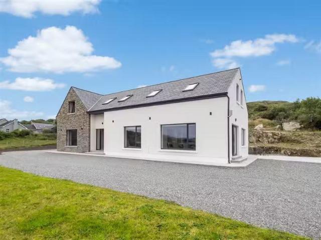 Ardbear, Dooneen, Clifden, Galway, H71 AC97