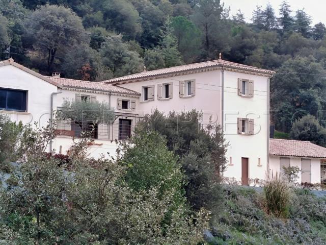 ARDECHE PROPRIETE DE CHARME 10 HA