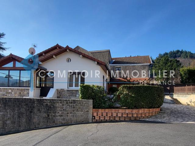 Ardèche 07 A vendre Le Cheylard Magnifique maison type 6, très bien entretenue, ensoleillée