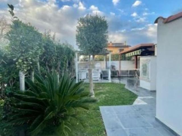 ARDEA BILOCALE ARREDATO CON GIARDINO PRIVATO E POSTO AUTO