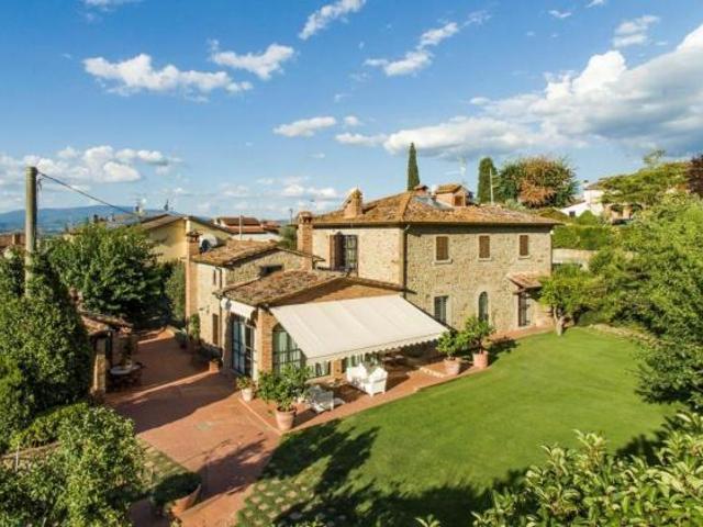 Arezzo – Agazzi | Prestigioso casale in pietra con piscina a sfioro Rif. V29