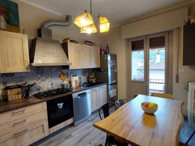 Arezzo vendesi appartamento 4 vani 85 Mq