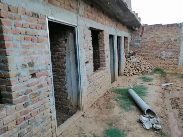 Area available for rent 3 rooms and open area best for poultry, dairy Islamabad Koral Chowk ID 11493