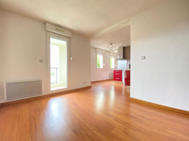 Arènes T1 Bis 29.31m2 avec balcon et garage
