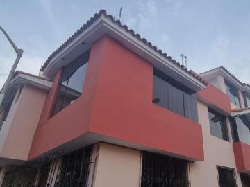 AREQUIPA.JLBYR. EXCELENTE DUPLEX TIPO CASA EN URBANIZACIÓN PRIVADA CON PARQUES