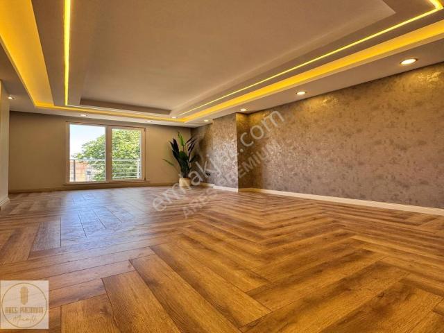 Ares Den Metrobüse Yürüme 10 Dk Şık Tasarımlı 2+1 Daire !