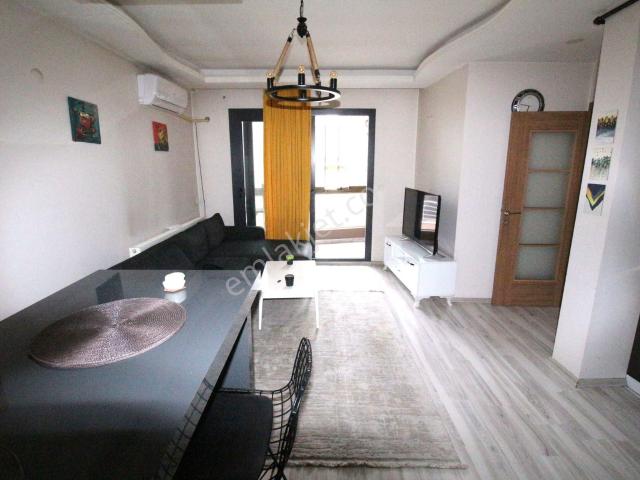 Arga'dan Buca Üçkuyular Meydan Yakını Cadde Üzeri 1+1 Eşyalı Kiralık Daire
