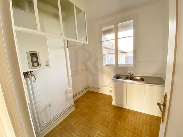 ARGENTAN Dans trés bel immeuble de reconstruction F3 de 73 m²