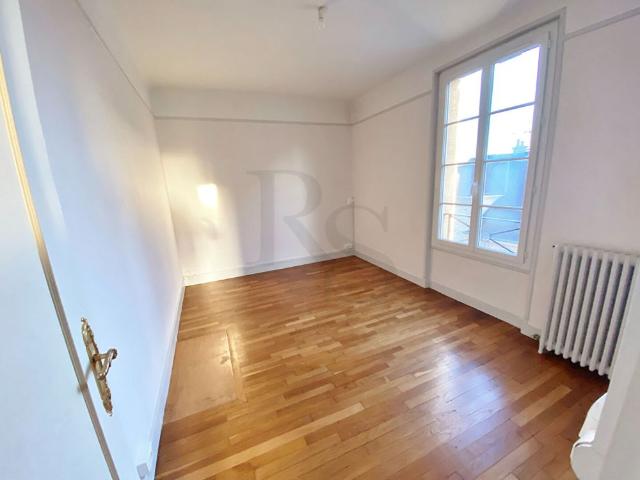ARGENTAN Dans trés bel immeuble de reconstruction F3 de 73 m²