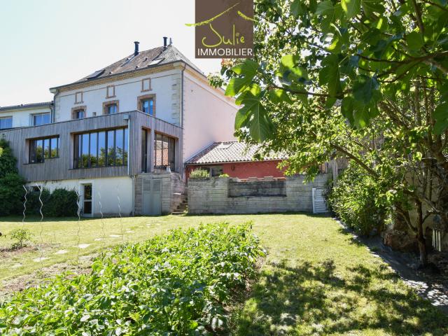 ARGENTONNAY Maison de caractère 270 m2 hab. avec jardin