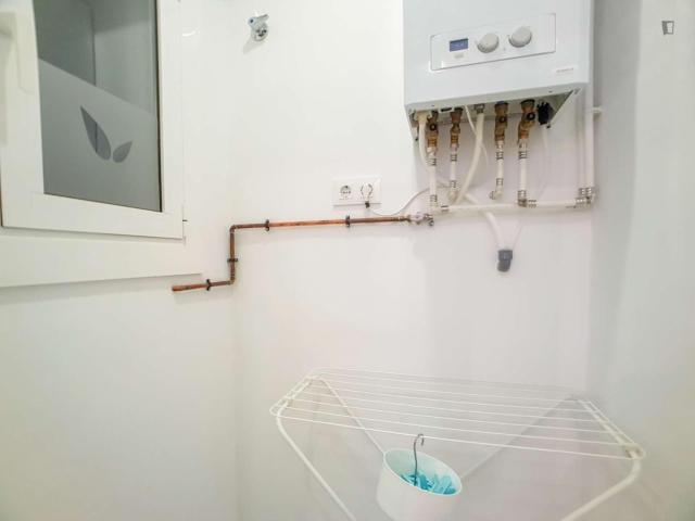 ARH14 R2 Delightful double bedroom near the Fontana metro