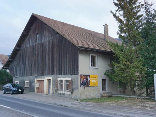 ARI 211 Nouvelle baisse de prix Habitation et grange avec de grands volumes