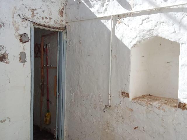 Arico. Vivienda de 60 m2 a reformar mas terreno de 480 m2. Con vistas al mar y a la montaña. Necesita mejoras