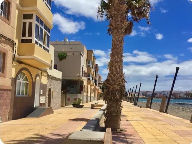 Arinaga Beach Apartment | first line on the sea