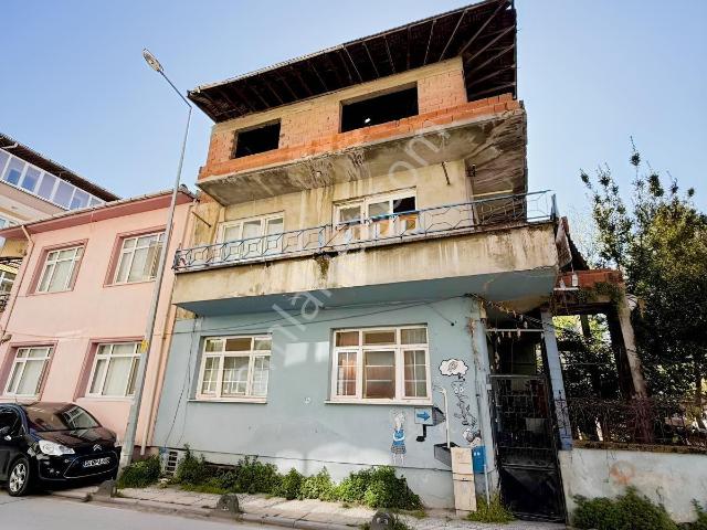 Çark Caddesinde Ticari İmarlı 3 Katlı Satılık Yatırım Fırsatı!