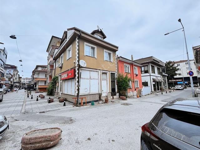 Çark Caddesine Bağlı Tabela Değeri Olan Köşe Kiralık Dükkan